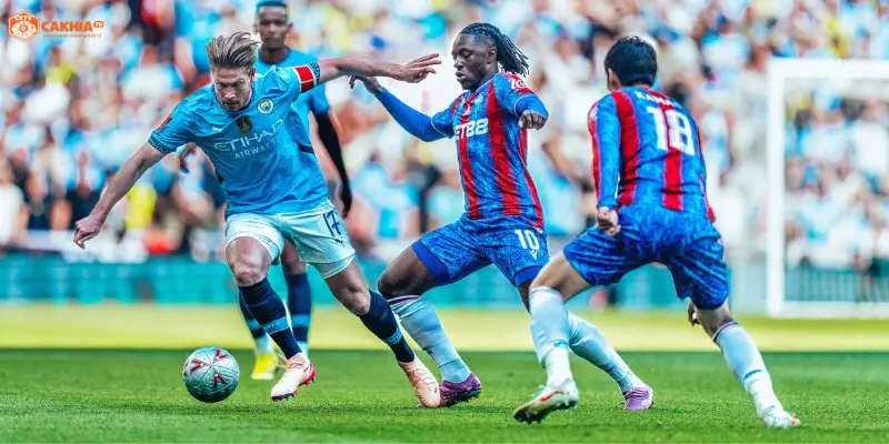 Không khí Etihad Stadium trước Manchester City vs Crystal Palace